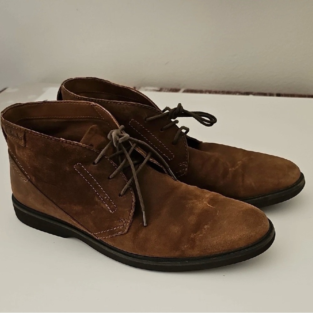 Clark’s men’s size 10M brown suede chukka boots